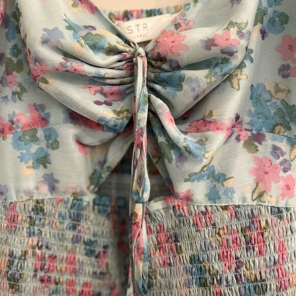 ASTR The Label Floral Smocked Dress - Picture 14 of 16